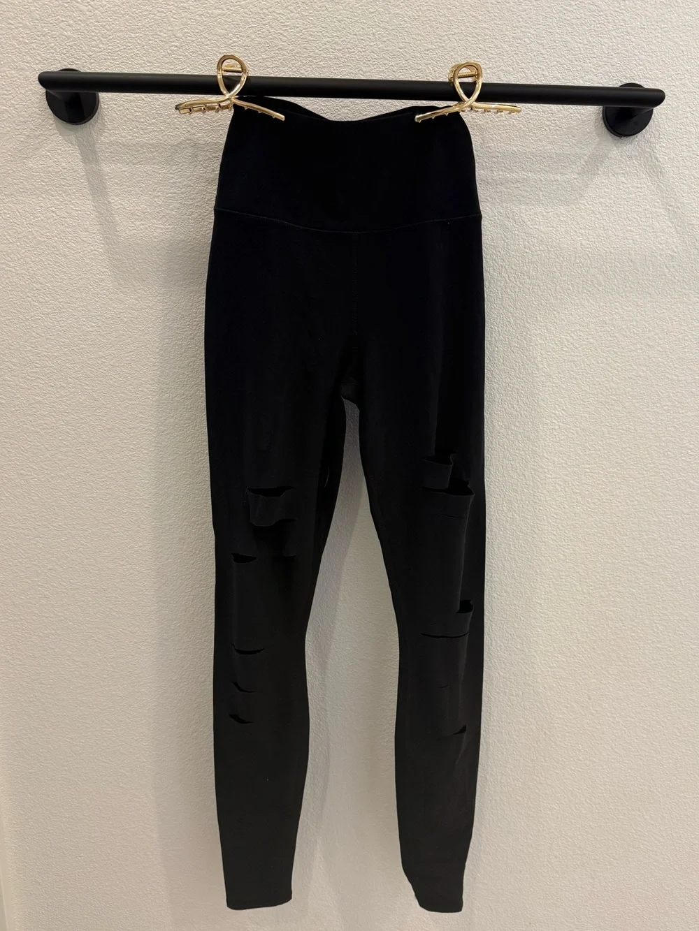 Alo Yoga Ripped Warrior Leggings - Black